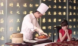 莫小姐爆料吃饭视频播放,饭局视频引发热议，一窥娱乐圈幕后生活