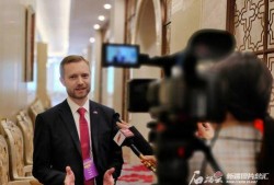 香港老记者爆料新闻视频,新闻背后的真相与内幕