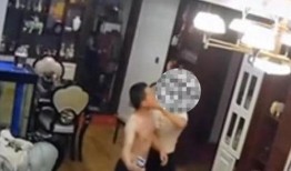 男子爆料老婆家暴视频,老婆家暴行为令人震惊
